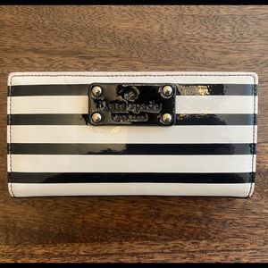 Kate Spade Black & White Wallet (brand new!)